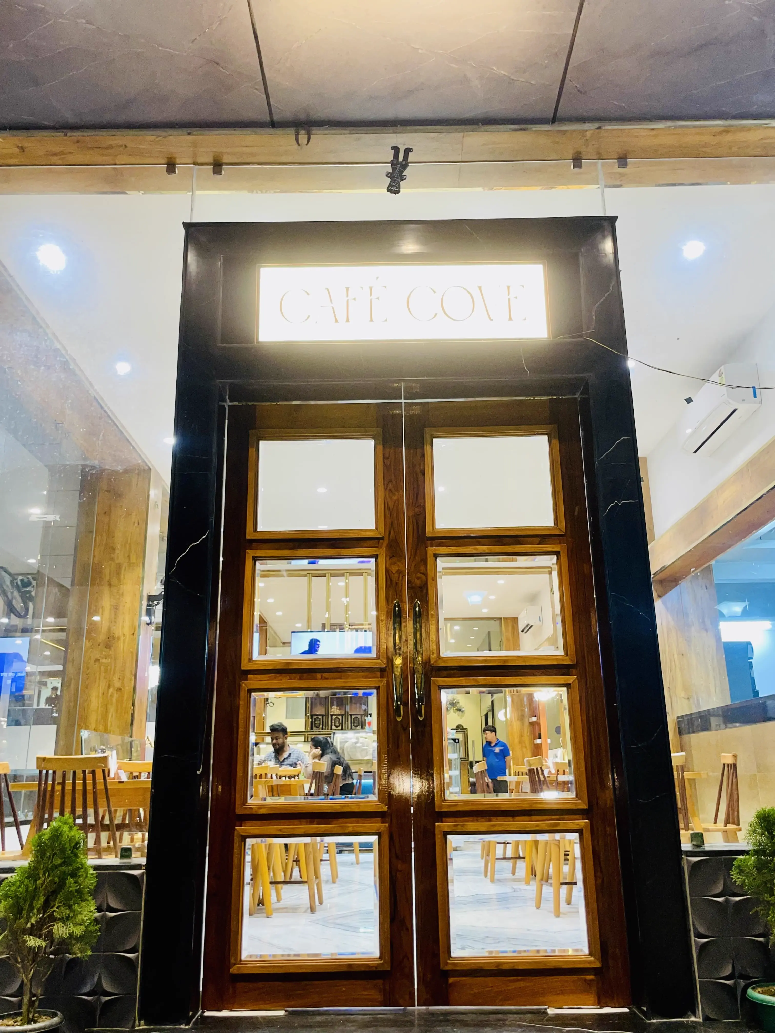 Café Cove Interiors