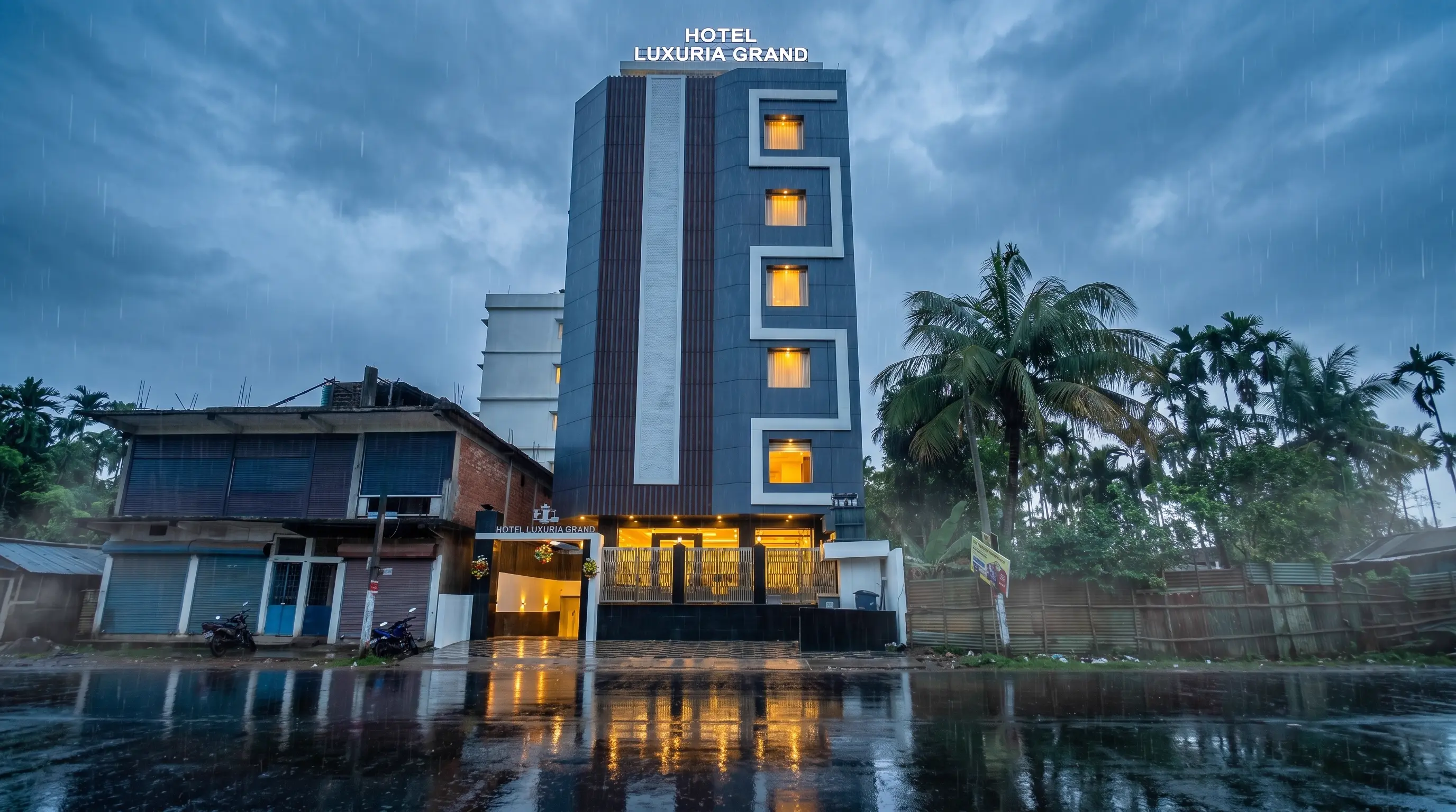 Hotel Luxuria Grand Exterior